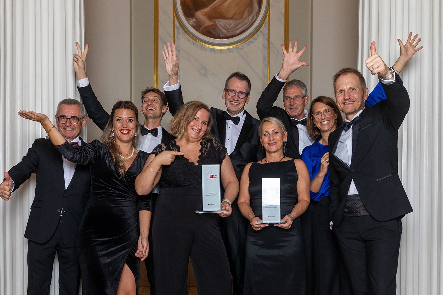 Gruppenbild der Teilnehmer aus der Schweiz, sie freuen sich über die gewonnen Preise.