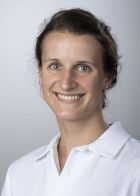 Ein Portrait von Dr. med. Leonie-Sophia Pösch.