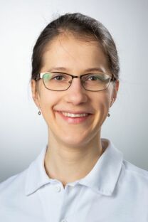 Ein Portrait von Dr. med. Nadja Schönberg.