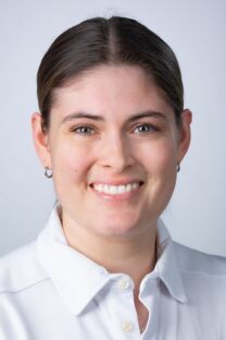 Ein Portrait von Kira Breitenmoser.