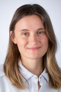 Portrait von Dr. med. univ. (HU) Diana Wilhelm.
